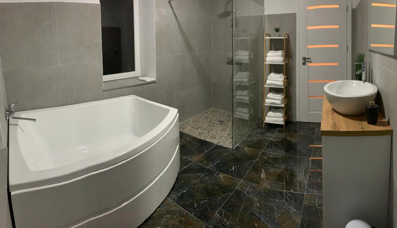 Style Hotel Ungheni Targ Kültér fotó